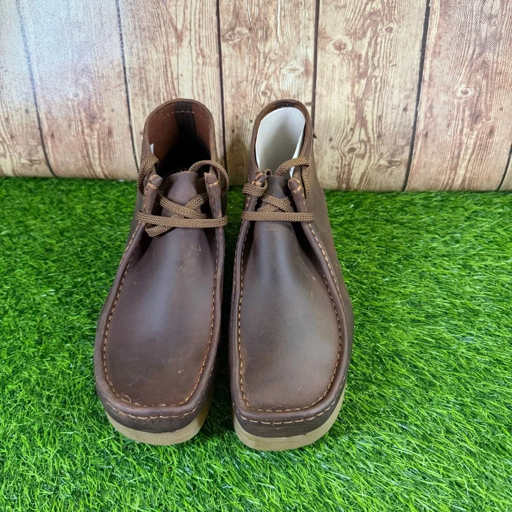 Clarks Wallaston Boot Mens size 9.5 M Beeswax Leather Moccasin Toe Chukka